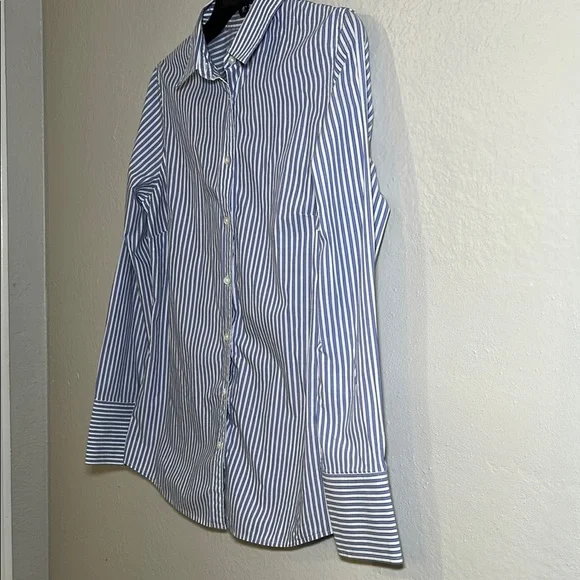 Banana Republic Blue and White Casual Button Down Shirt - Picture 5 of 9